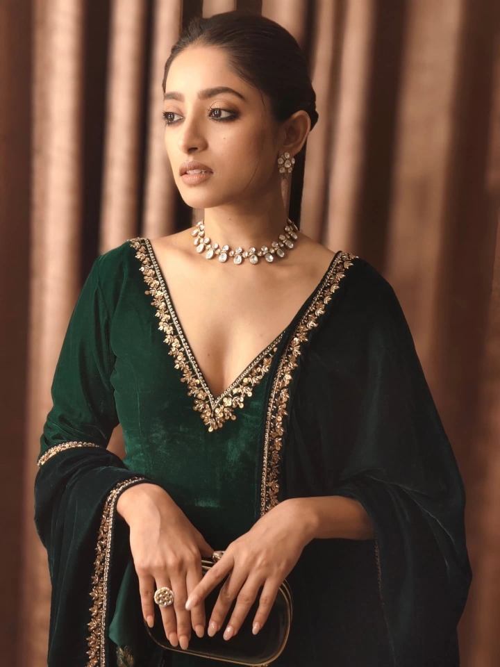 Bengali Actress Ishaa Saha