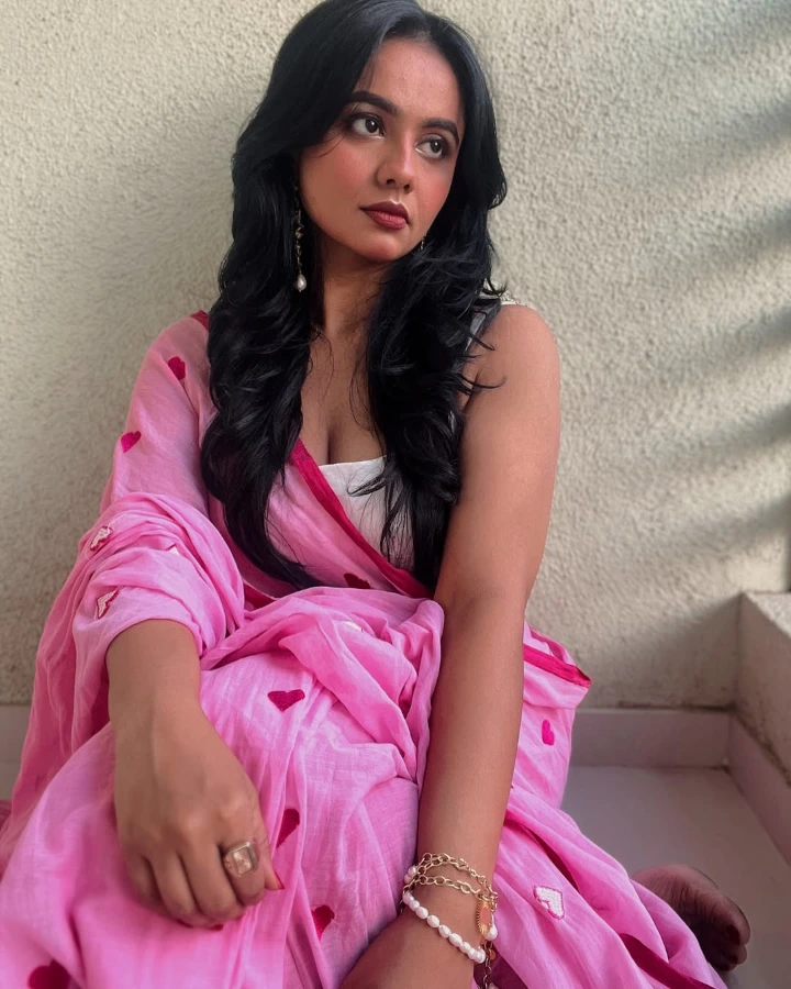 Ekta Dangar Social Media