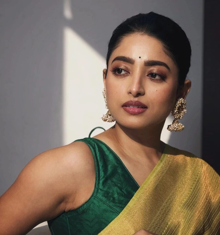 Ishaa Saha Beautiful Face