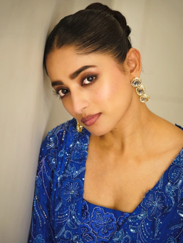 Ishaa Saha Hot Looks