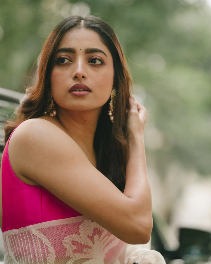 Ishaa Saha Saree Images