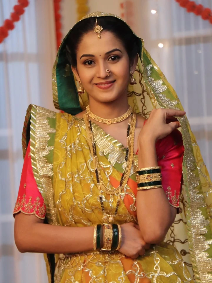 Mahima Mhatre Hot Saree Image
