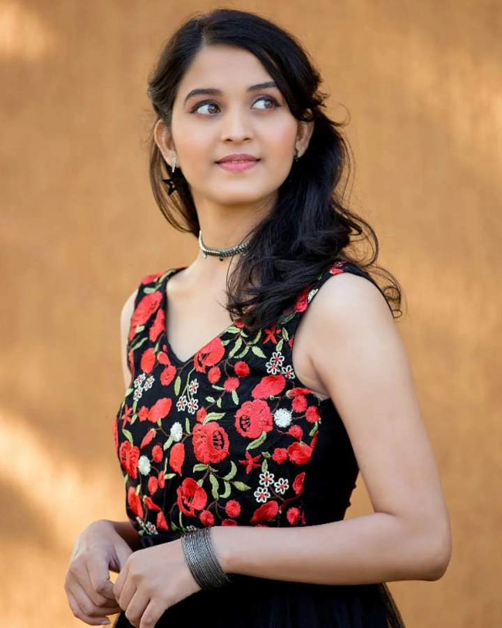 Mahima Mhatre Hot