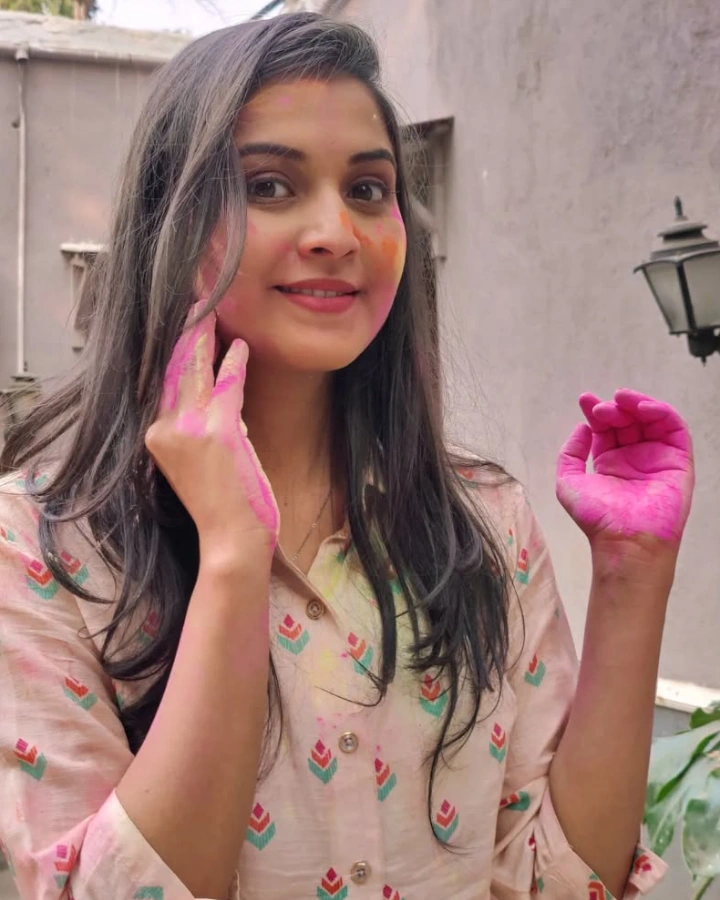 Mahima Mhatre Playing Holi