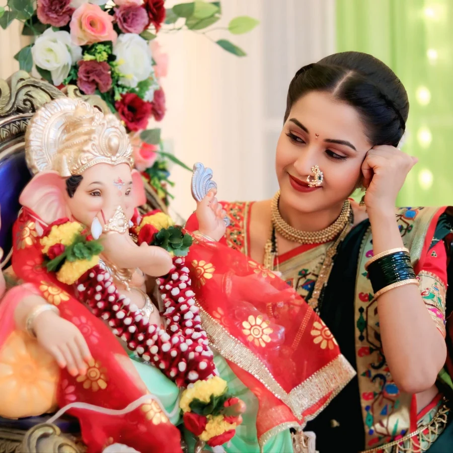 Mahima Mhatre with Ganpati Bappa