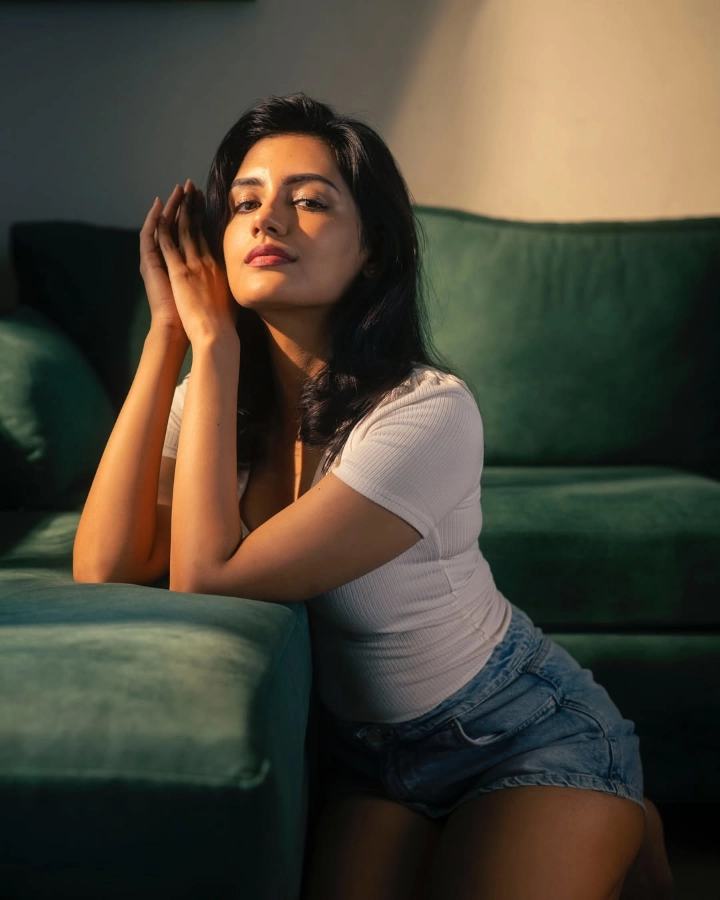 Nivaashiyni Krishnan Instagram