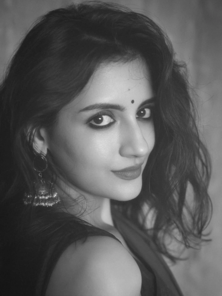 Nivaashiyni Krishnan Movies