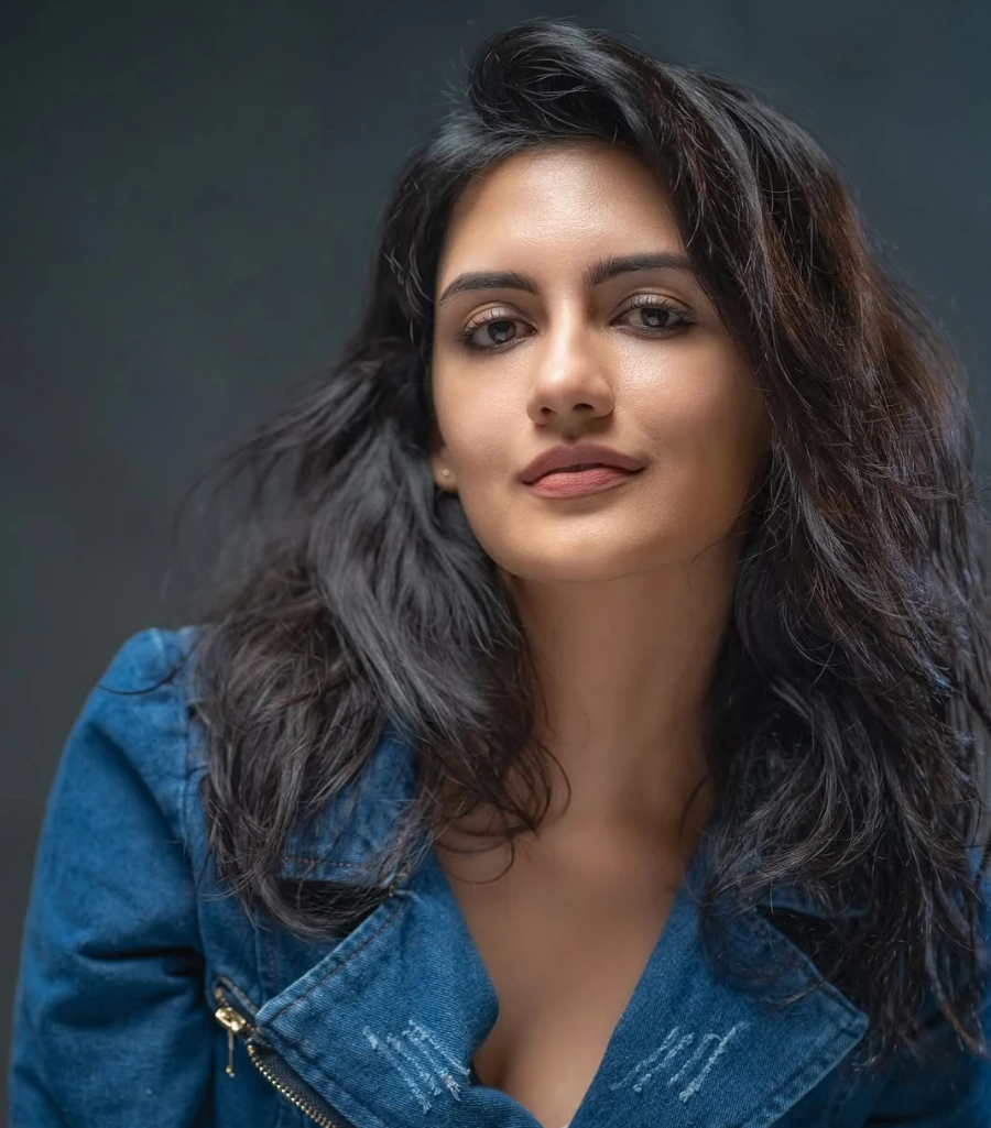 Nivaashiyni Krishnan OTT Acting Career