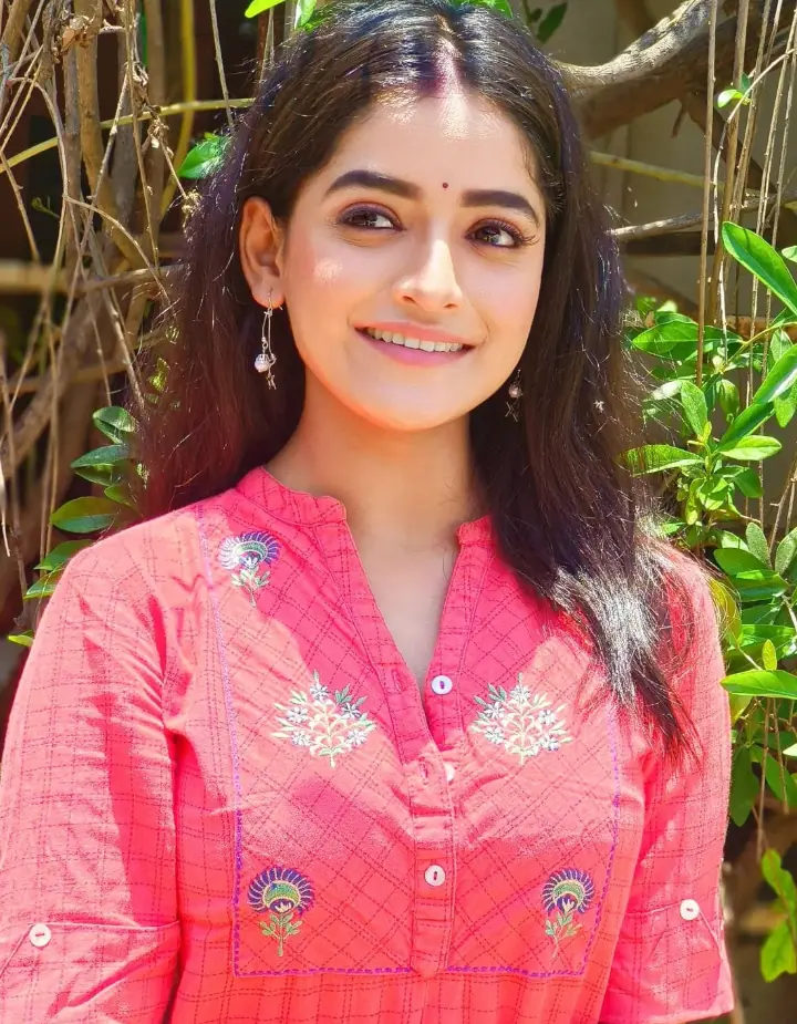 Sharayu Sonawane Looking Hot