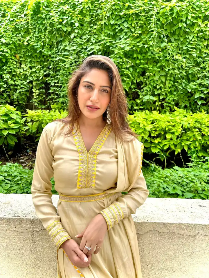 Surbhi Chandna Education