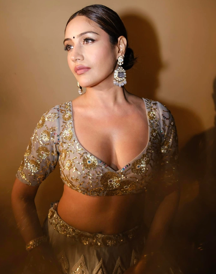 Surbhi Chandna Net worth