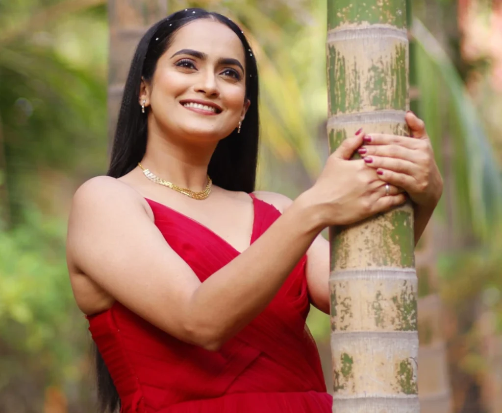 Aetashaa Sansgiri Facebook Images