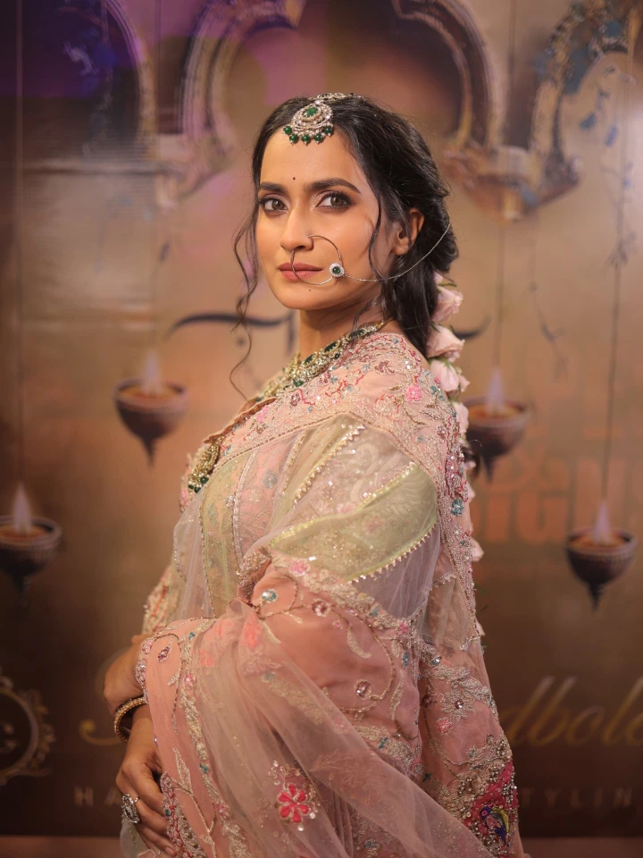 Aetashaa Sansgiri's Fabulous Eyes