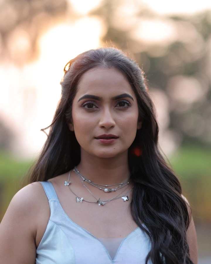 Aetashaa Sansgiri's Long Hair