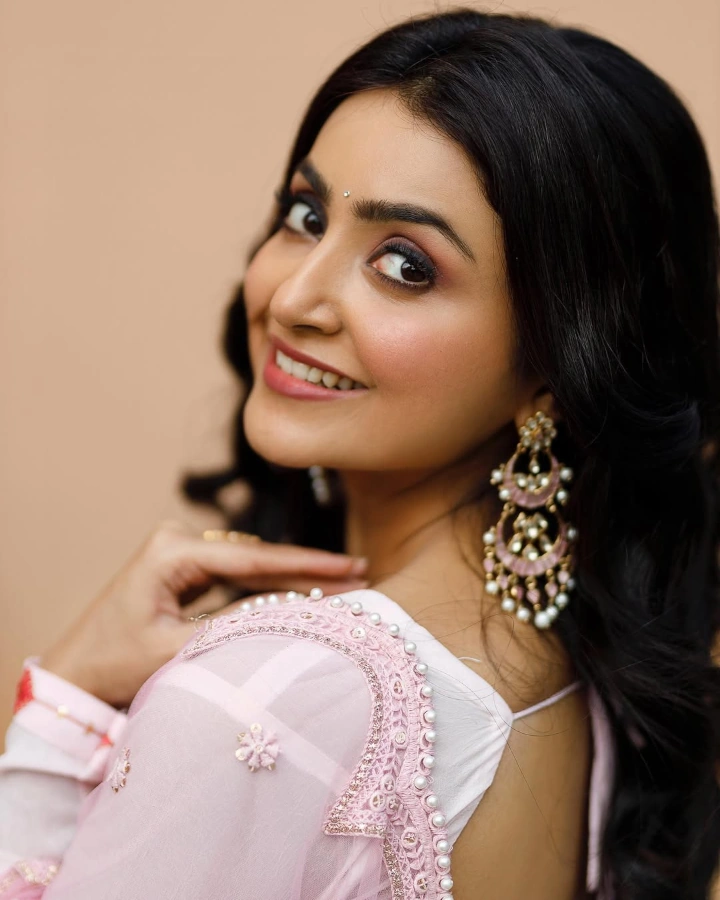 Avantika Mishra Looking Stunningly Gorgeous