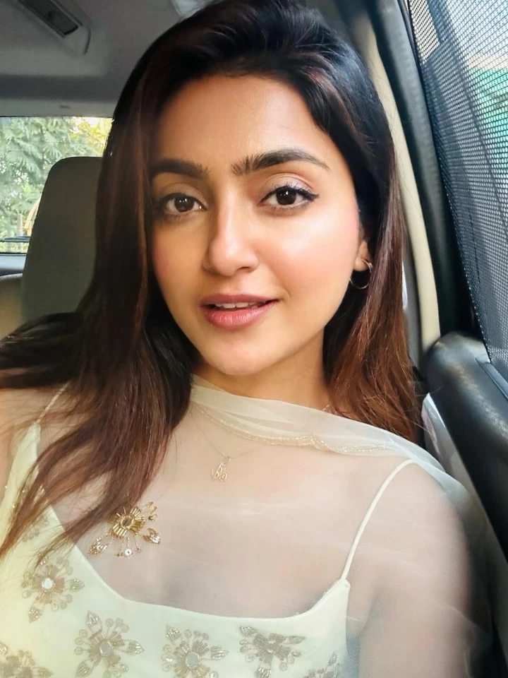 Avantika Mishra looking Cute in Salwar Kameez