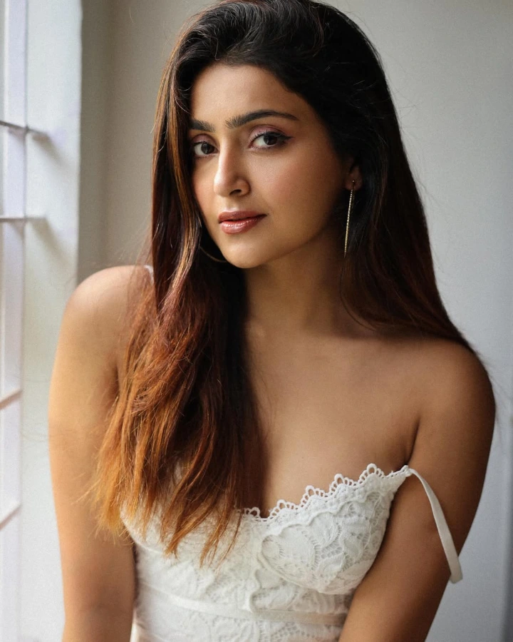 Avantika Mishra's Hot & Spicy Image