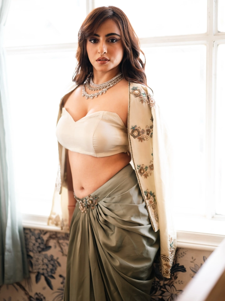 Niyati Fatnani Navel