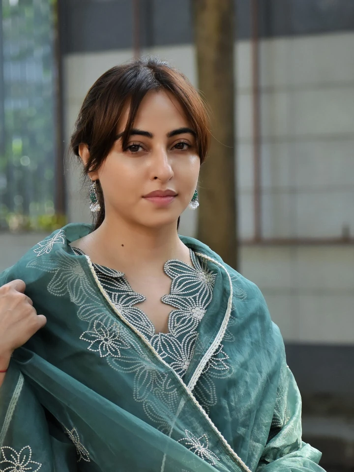 Niyati Fatnani Weight