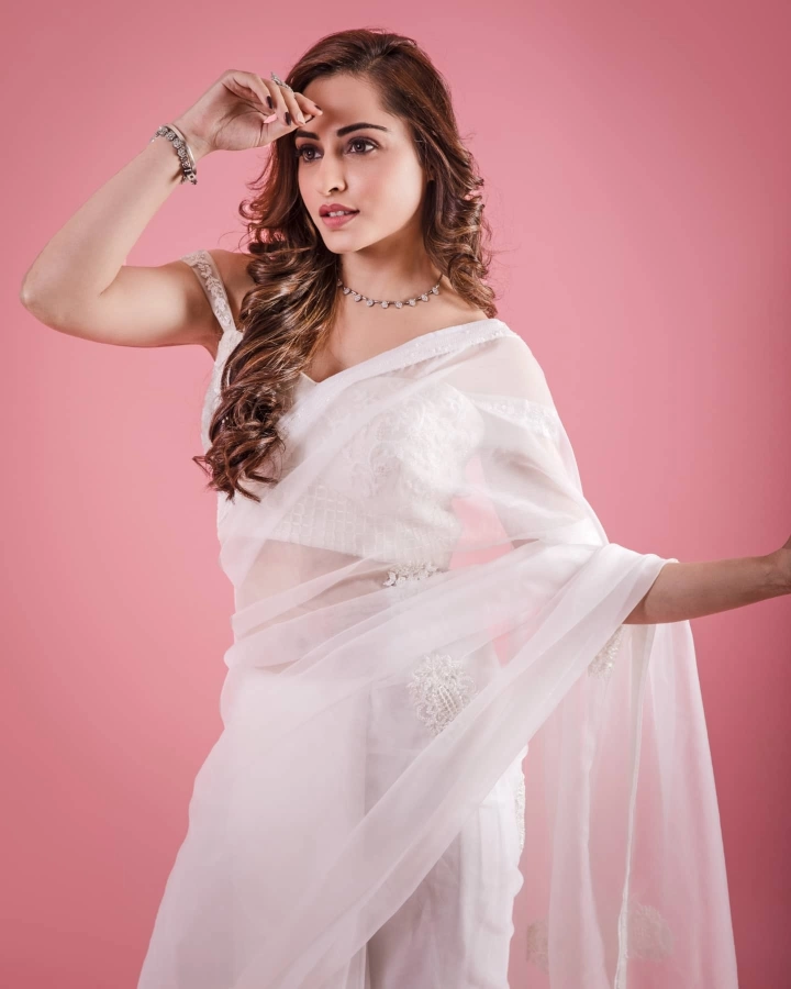 Niyati Fatnani in D4-Get Up and Dance