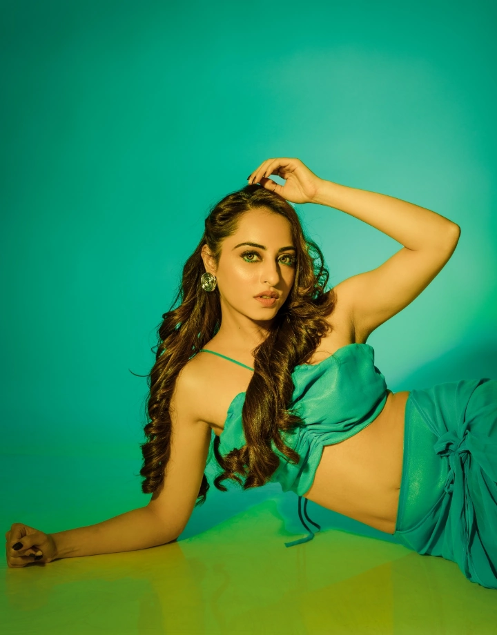 Niyati Fatnani in Fuh se Fantasy
