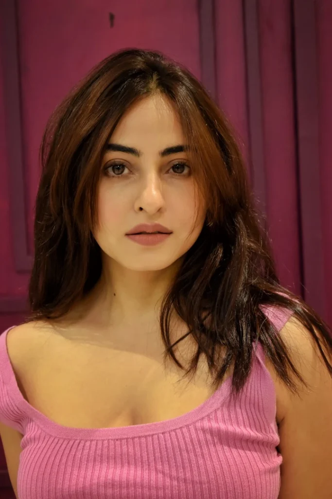 Niyati Fatnani in Nazar