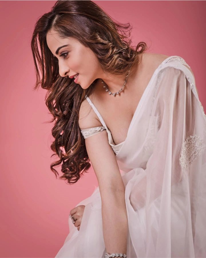 Niyati Fatnani in Rose Garden