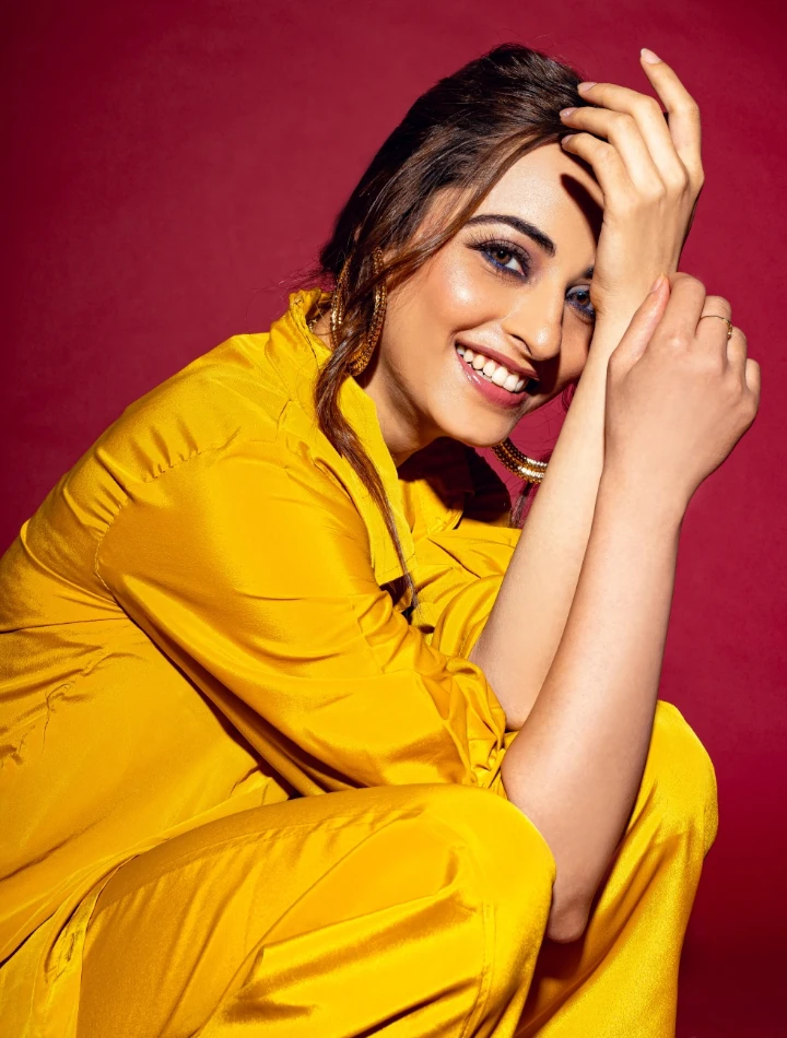 Niyati Fatnani is fluent in Gujarati, Hindi, Marathi & English languages