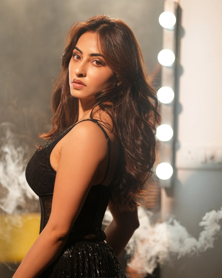 Niyati Fatnani's Cute Pose for Image