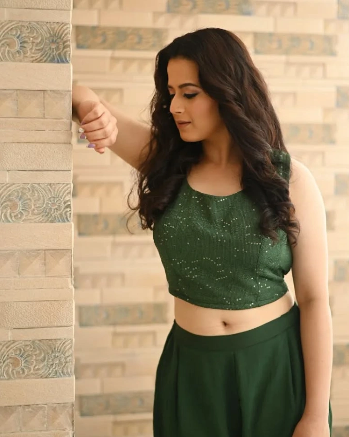 Prajakta Gaikwad Navel