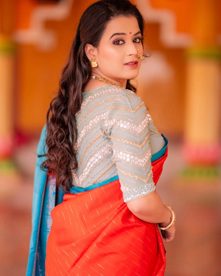 Prajakta Gaikwad's Beautiful Back Image