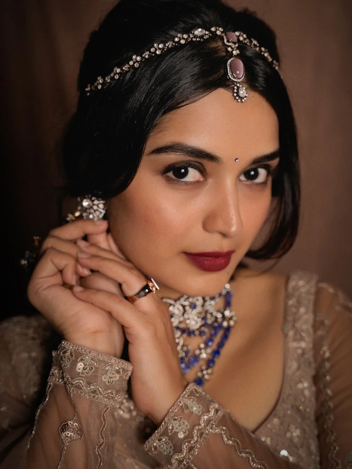 Priyanka Jain's Hot Looks in Indian Attire