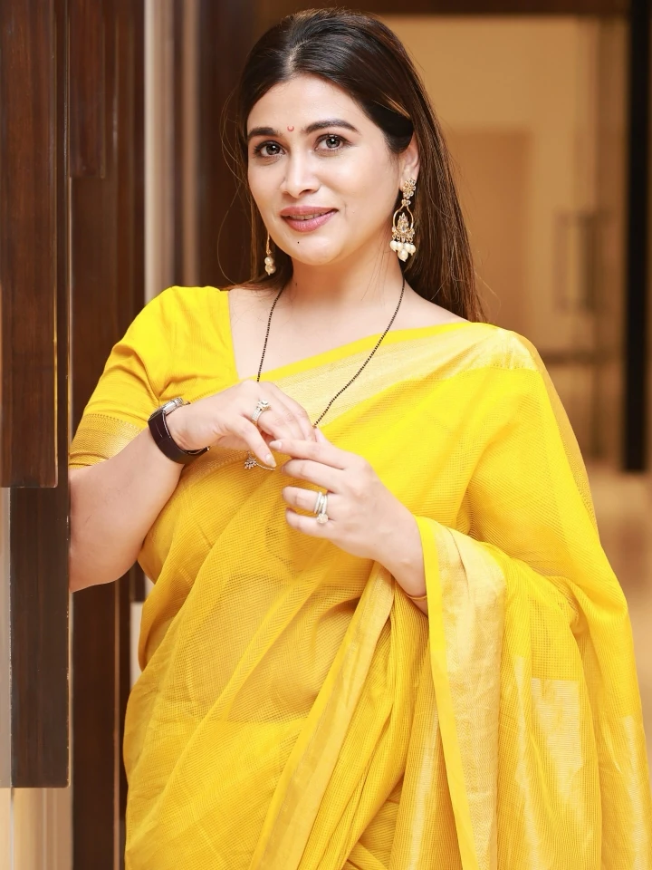 Ruchita Jadhav looking Cute in Saree