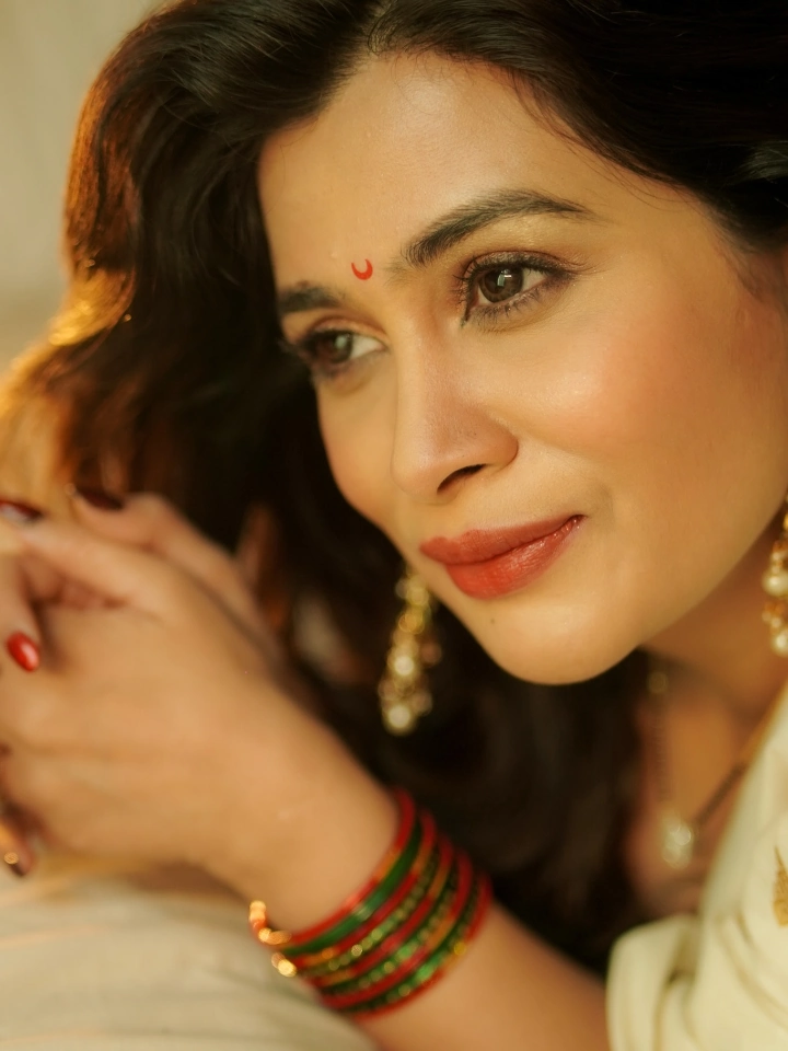 Ruchita Jadhav's Fabulous Looks