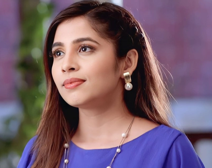 Sanika Kashikar is a Gorgeous Indian Actress & a Beautiful Model