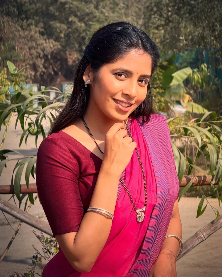 Sanika Kashikar looking Cute in Saree