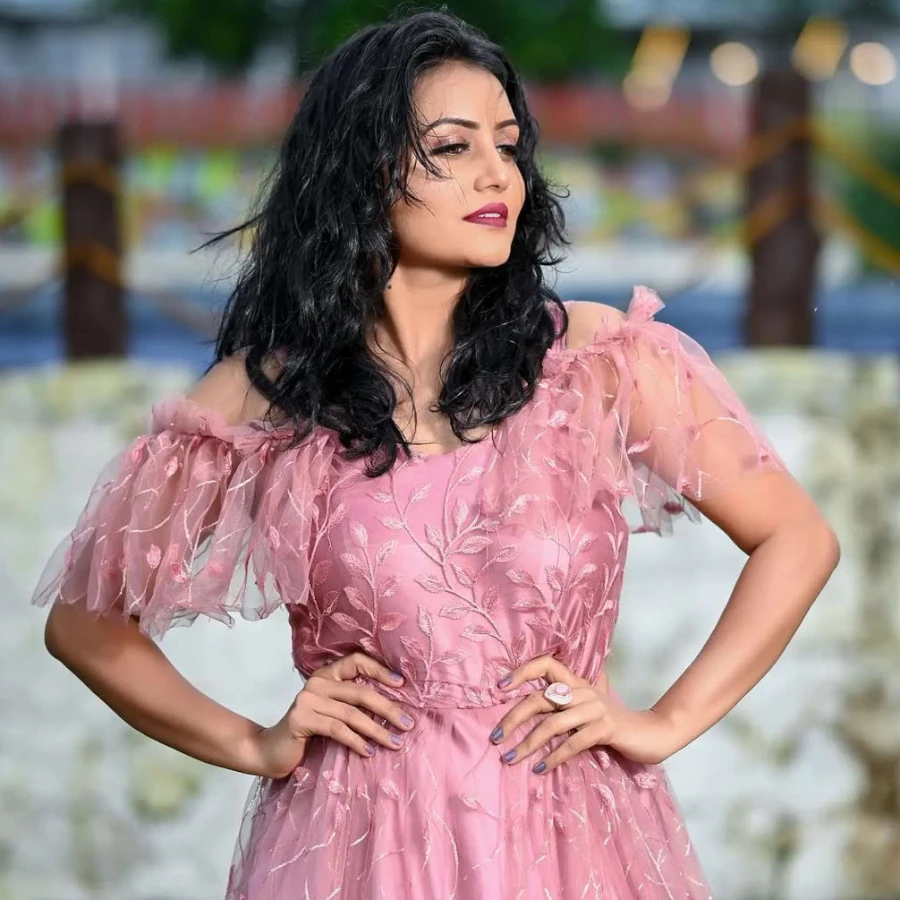 Sonali Patil Looking Stunningly Gorgeous