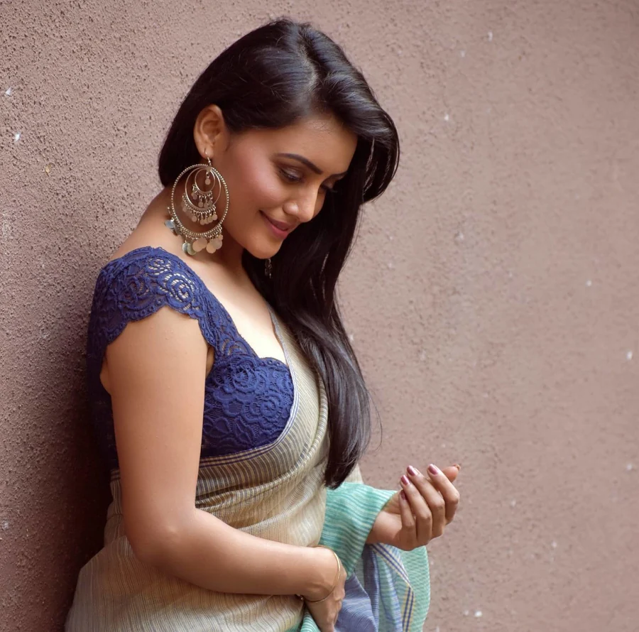 Sonali Patil Social Media