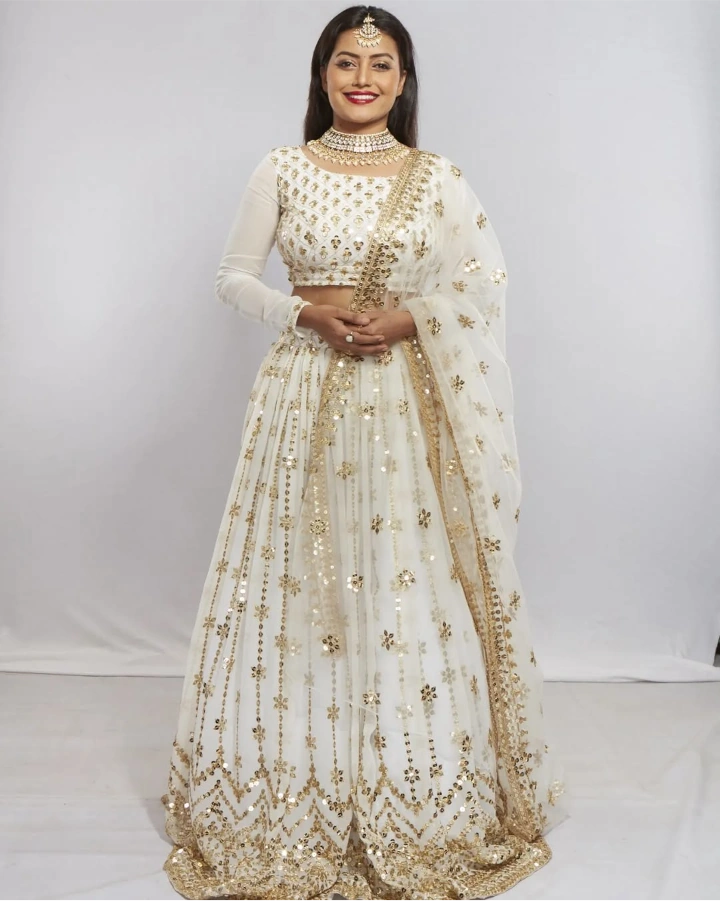 Sonali Patil is a Gorgeous Indian Actress & a Beautiful Model