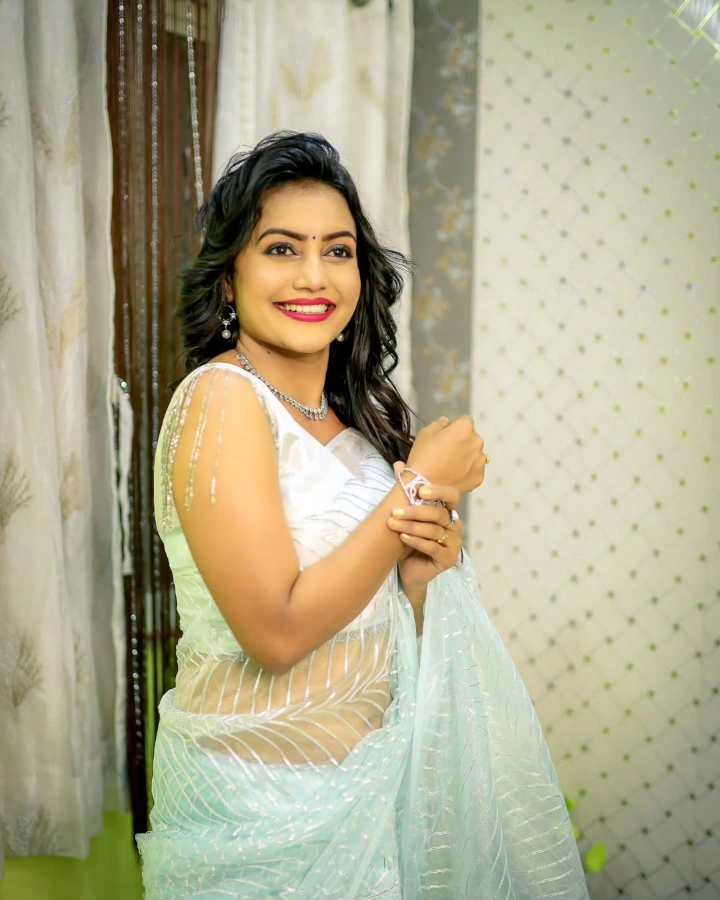 Sonali Patil is also a Beautiful Indian Social Media Influencer