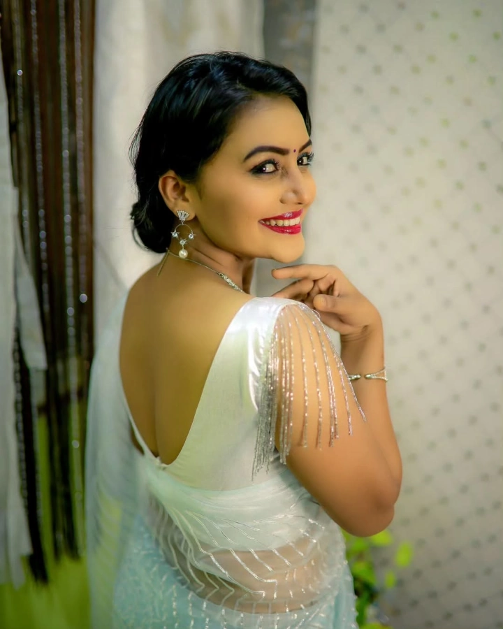 Sonali Patil's Beautiful Backless Dress
