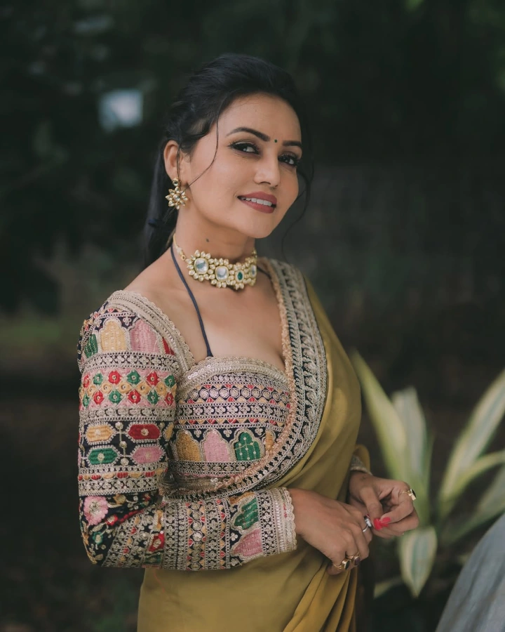 Sonali Patil's Fabulous Indian Look