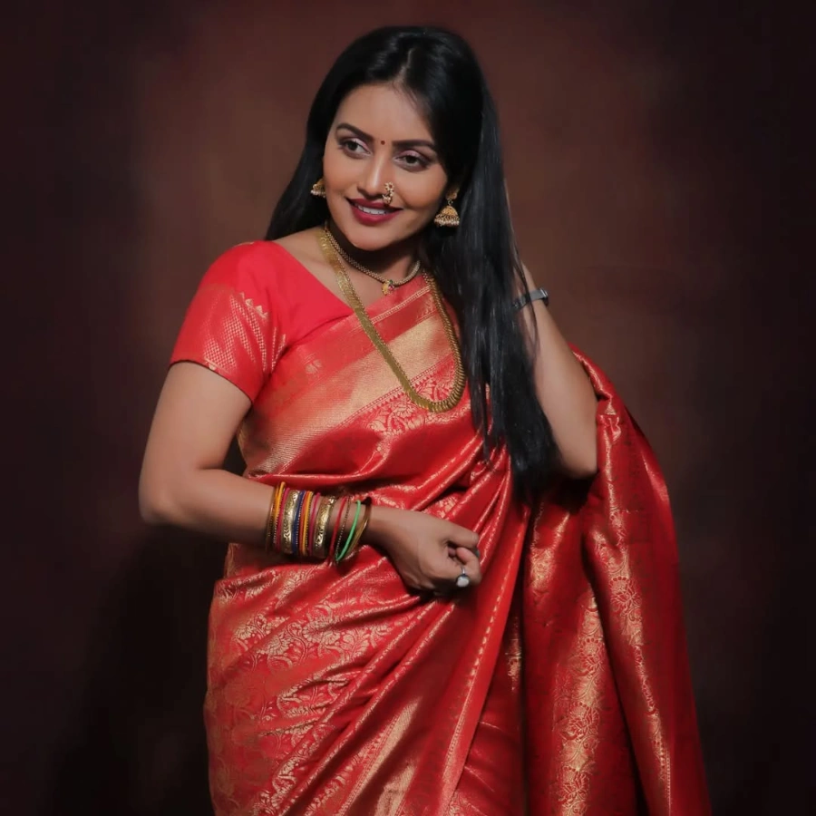 Sonali Patil's Hot Looks in Indian Attire