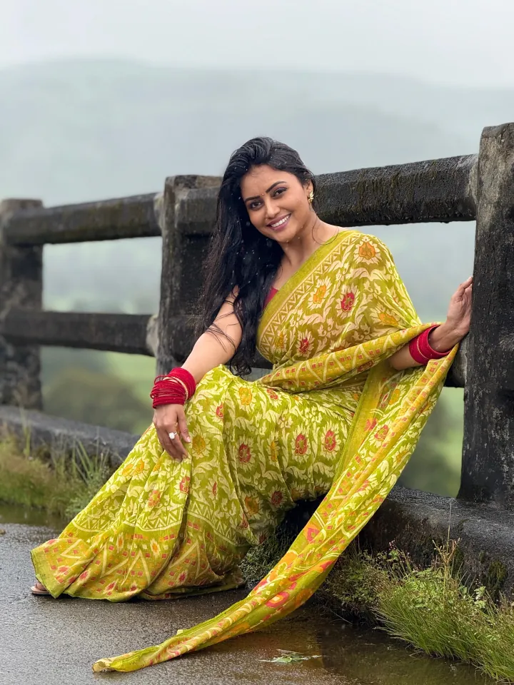 Sonali Patil's Hot Looks in Saree
