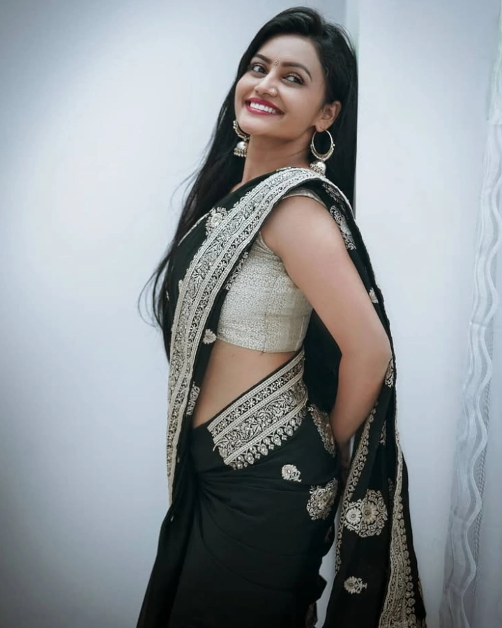 Sonali Patil's Hot & Spicy Image