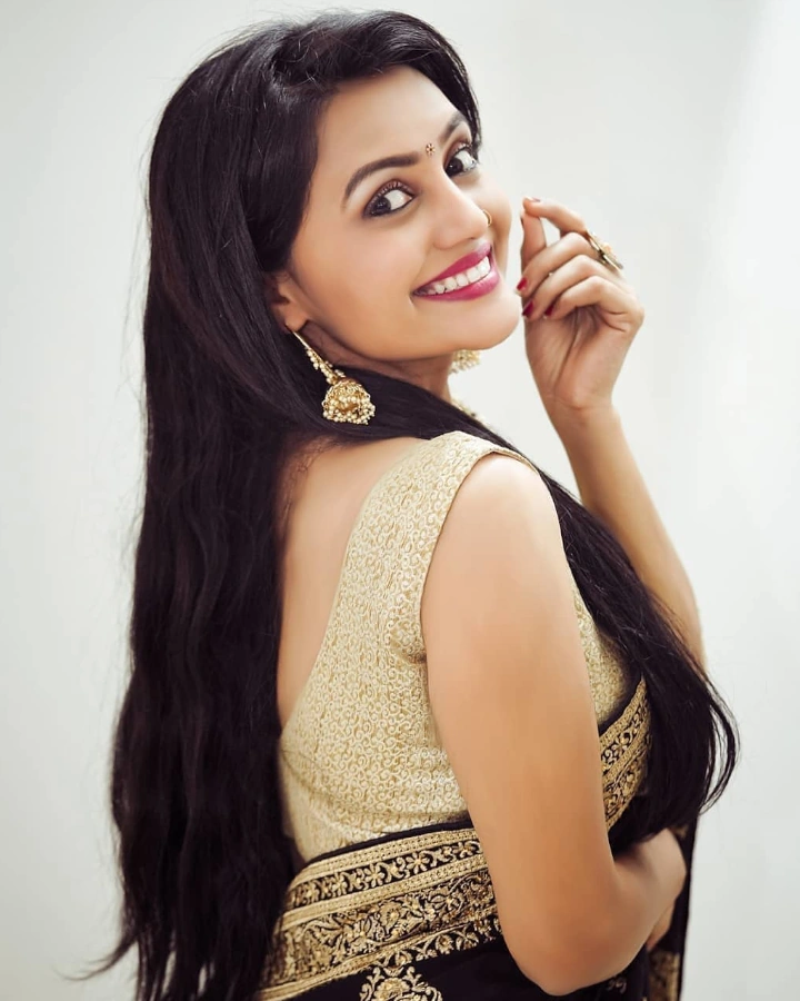 Sonali Patil's Long Hair