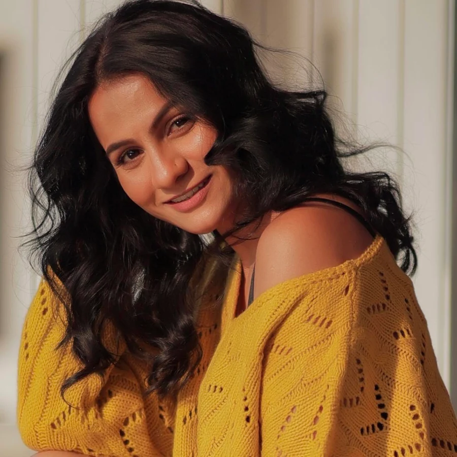 Suvedha Desai Music Videos