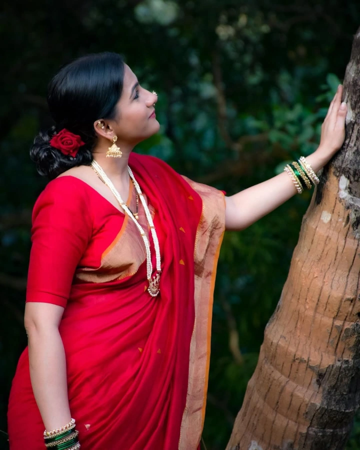 Suvedha Desai is fluent in Marathi, Hindi & English languages