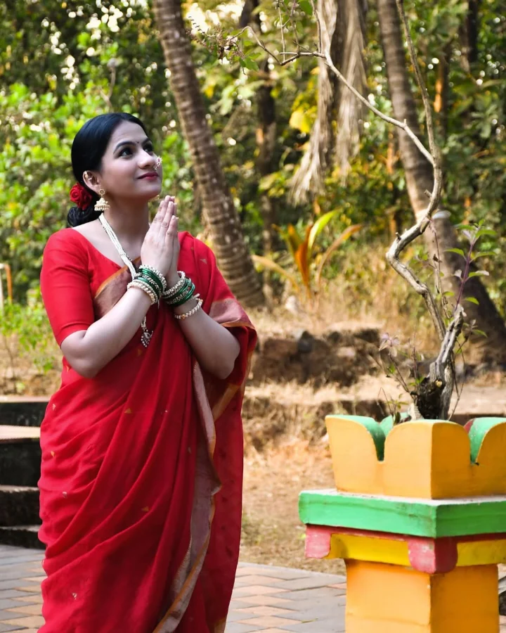 Suvedha Desai looking Cute in Saree