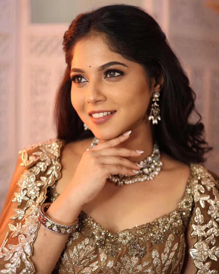 Vijaya Babar Music Videos